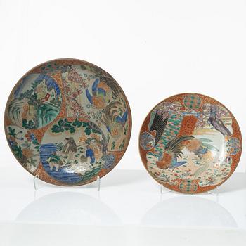 Fat, två stycken, porslin. Japan, Meiji (1868-1912).