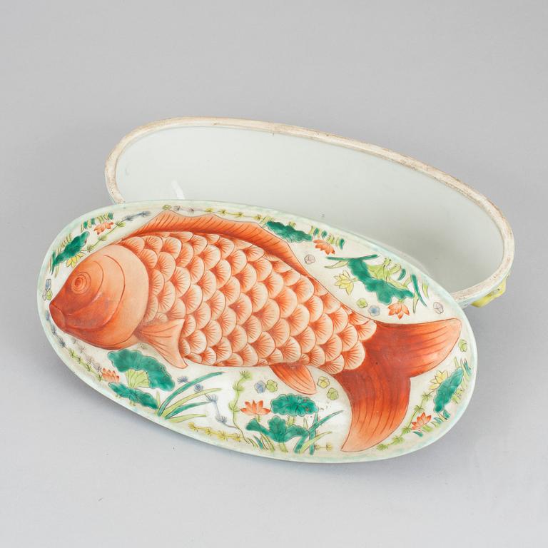 A fish tureen, first half of 20-th century.