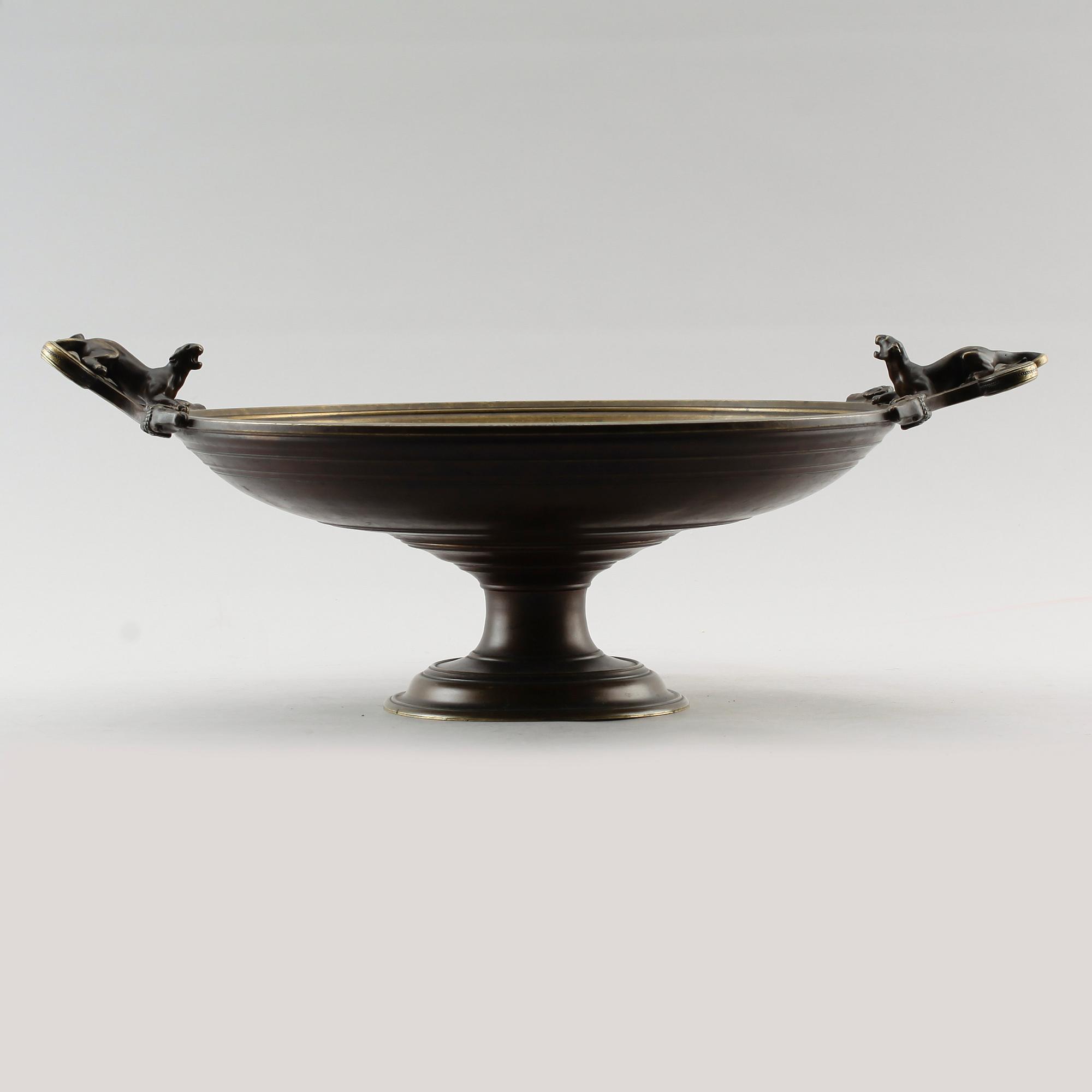 TAZZA, brons, signerad F Levillain.