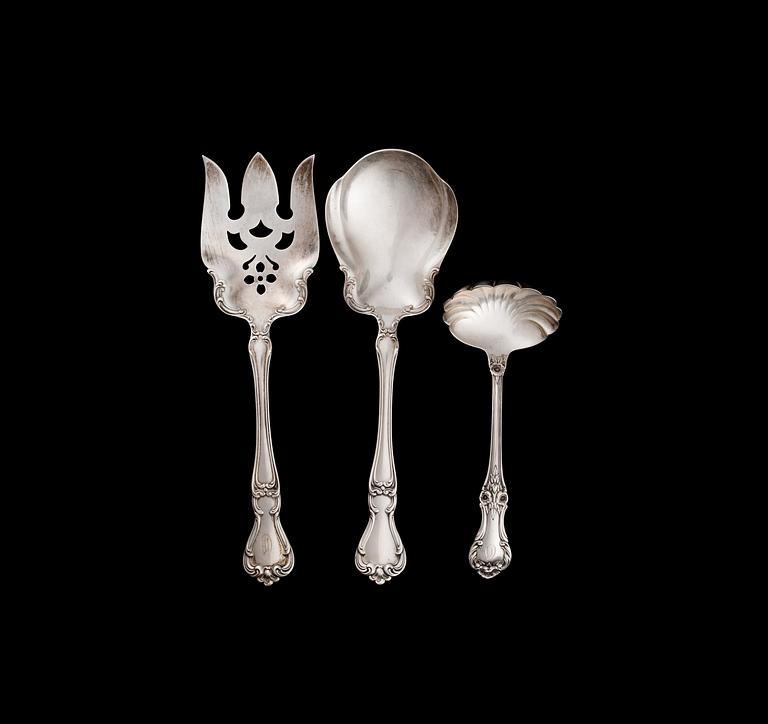 BESTICKUPPSÄTTNING, 94 DELAR. sterlingsilver, Amerika 1960-70-tal. Total silvervikt, utan knivar, 3494 g.