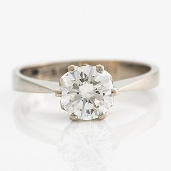 Ring in 18K white gold with a round brilliant-cut diamond.