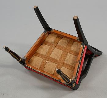 KARMSTOLAR, ett par, sengustavianska, omkring sekelskiftet 1800.