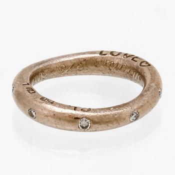 Ole Lynggaard ring 18K vitguld med 9 briljanter 0,18 ct totalt TW VS, "Love Collection".