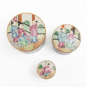 A five piece famille rose Canton box set, Qing dynasty, 19th century.