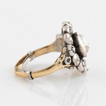 Ring med rosenslipad diamant.