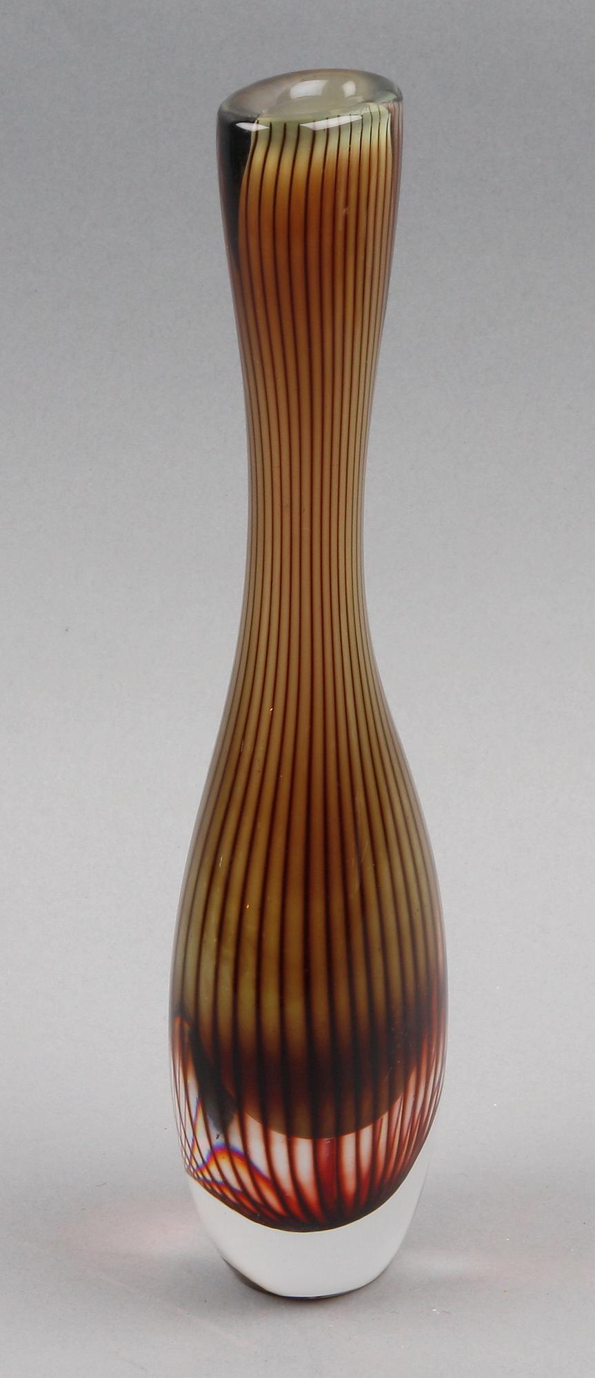 VAS, glas, "Colora", modell LC 2 Vicke Lindstrand, Kosta. 1950-tal.