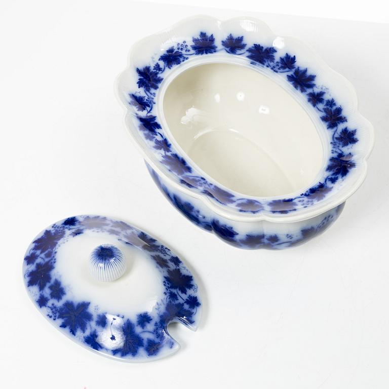 Arthur Percy, a 90-piece 'Blå Vinranka' creamware service, Gefle, Sweden, first half of the 20th century.