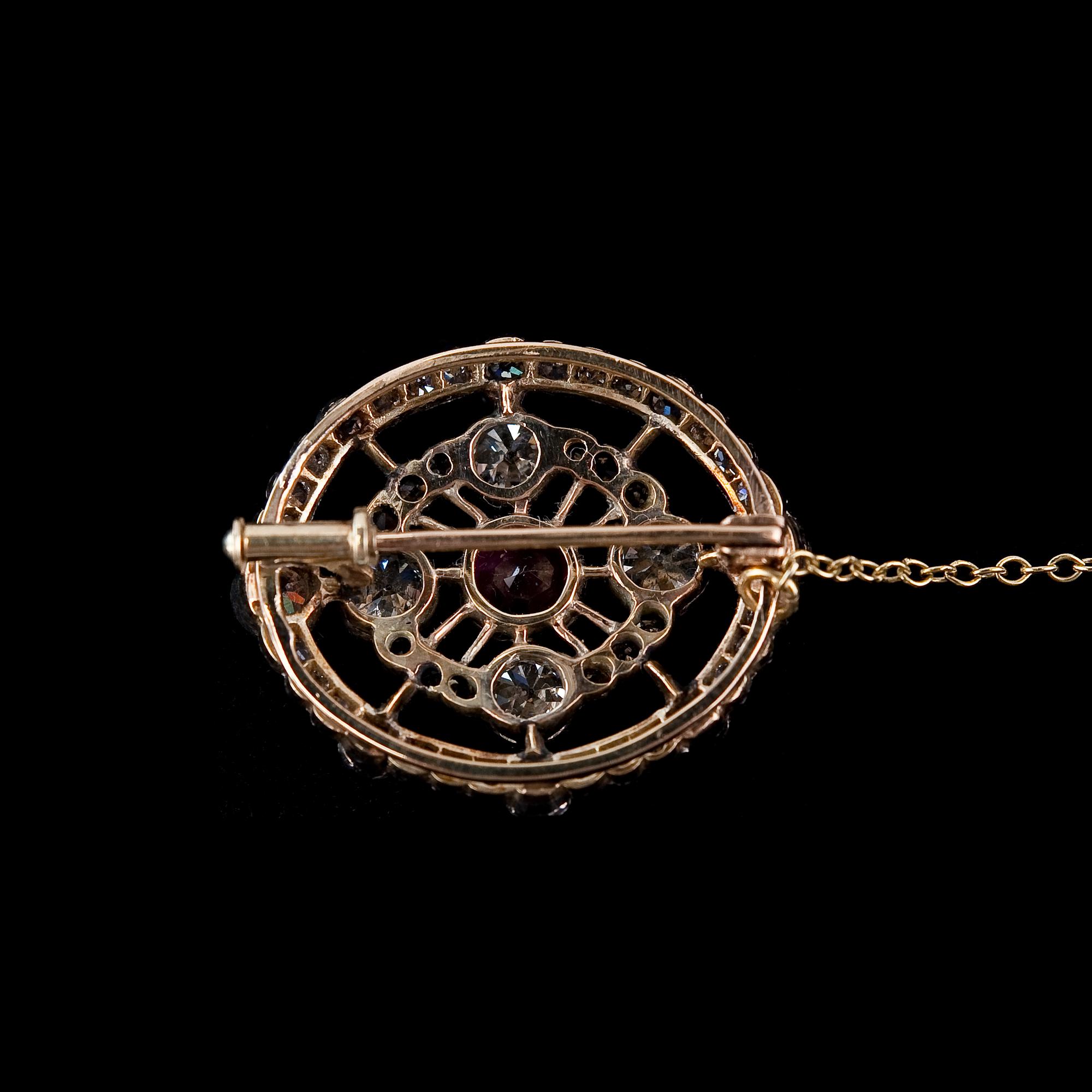 A BROOCH, ruby c. 0.80 ct, old cut diamonds c. 3.55 ct. H/ vs/si.