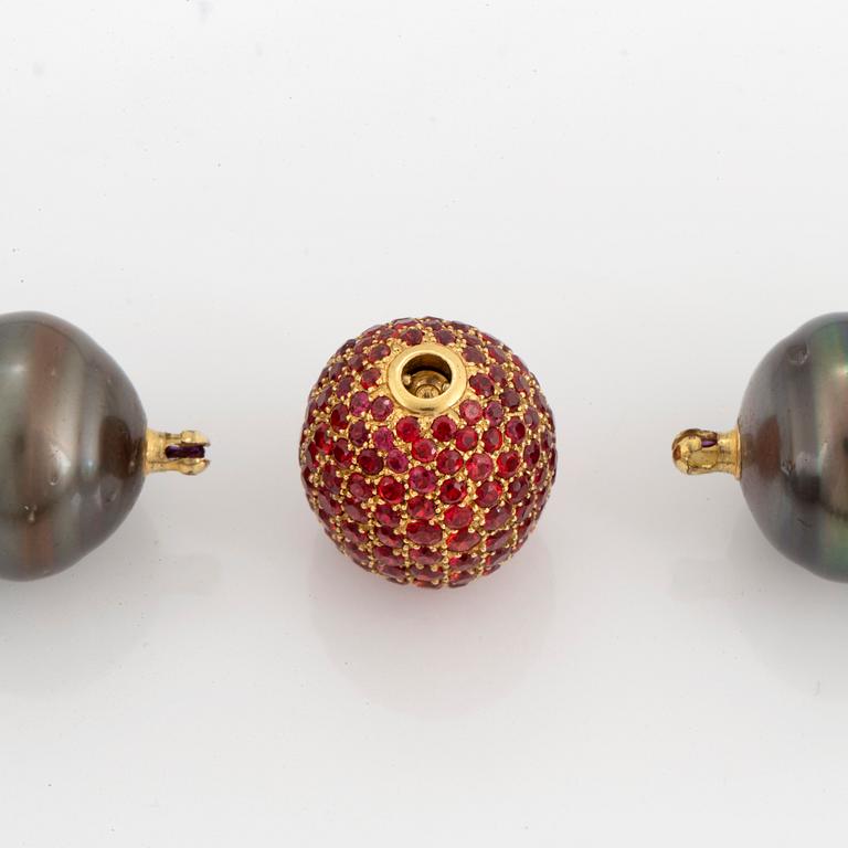 COLLIER, med odlade 'Tahiti' pärlor, ca 15 -19 mm, lås 18K guld.