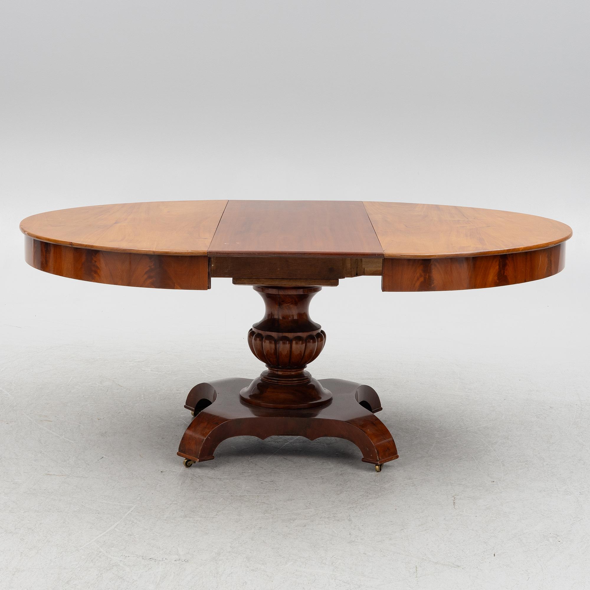 Dining table, Empire, 19th century.