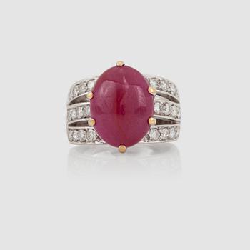 1297. RING, 18k vitguld med cabochonslipad rubin och briljantslipade diamanter tot ca0,84ct. Vikt ca14g.