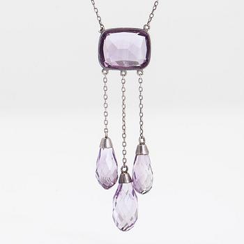 Halsband, silver och fasettslipade ametister.