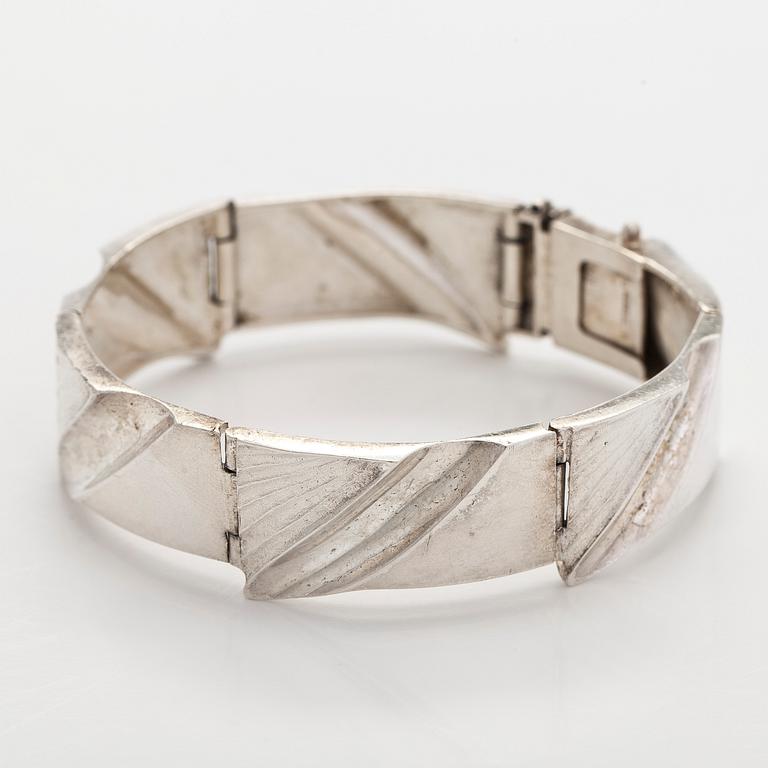 Matti Hyvärinen, bracelet, silver, Sirokoru, Turku.