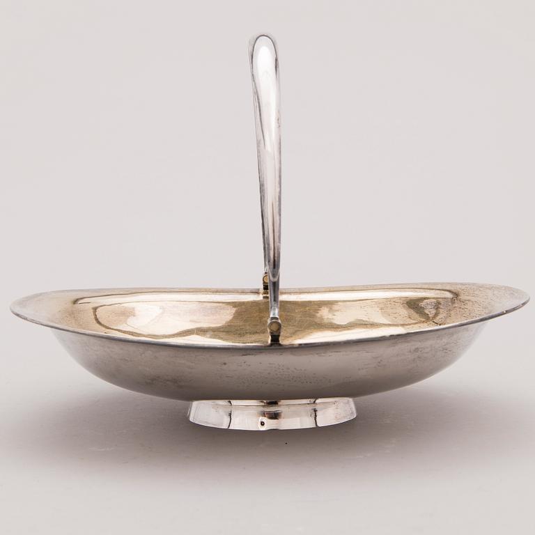 KARL JÄRVELÄINEN, BRÖDKORG, silver, S:t Petersburg 1865.