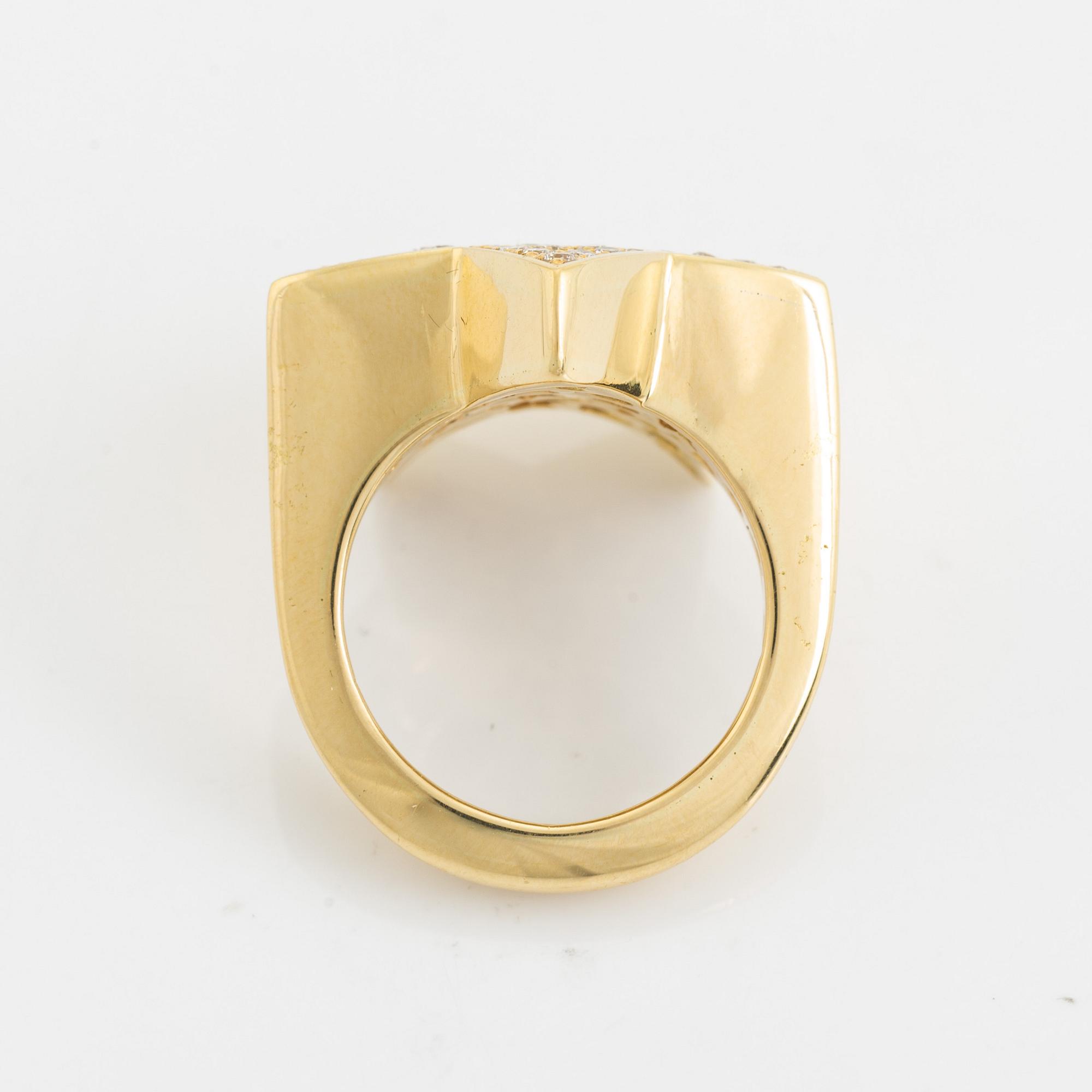18K gold and brilliant cut diamond star ring. Italy ca 1970-80's.