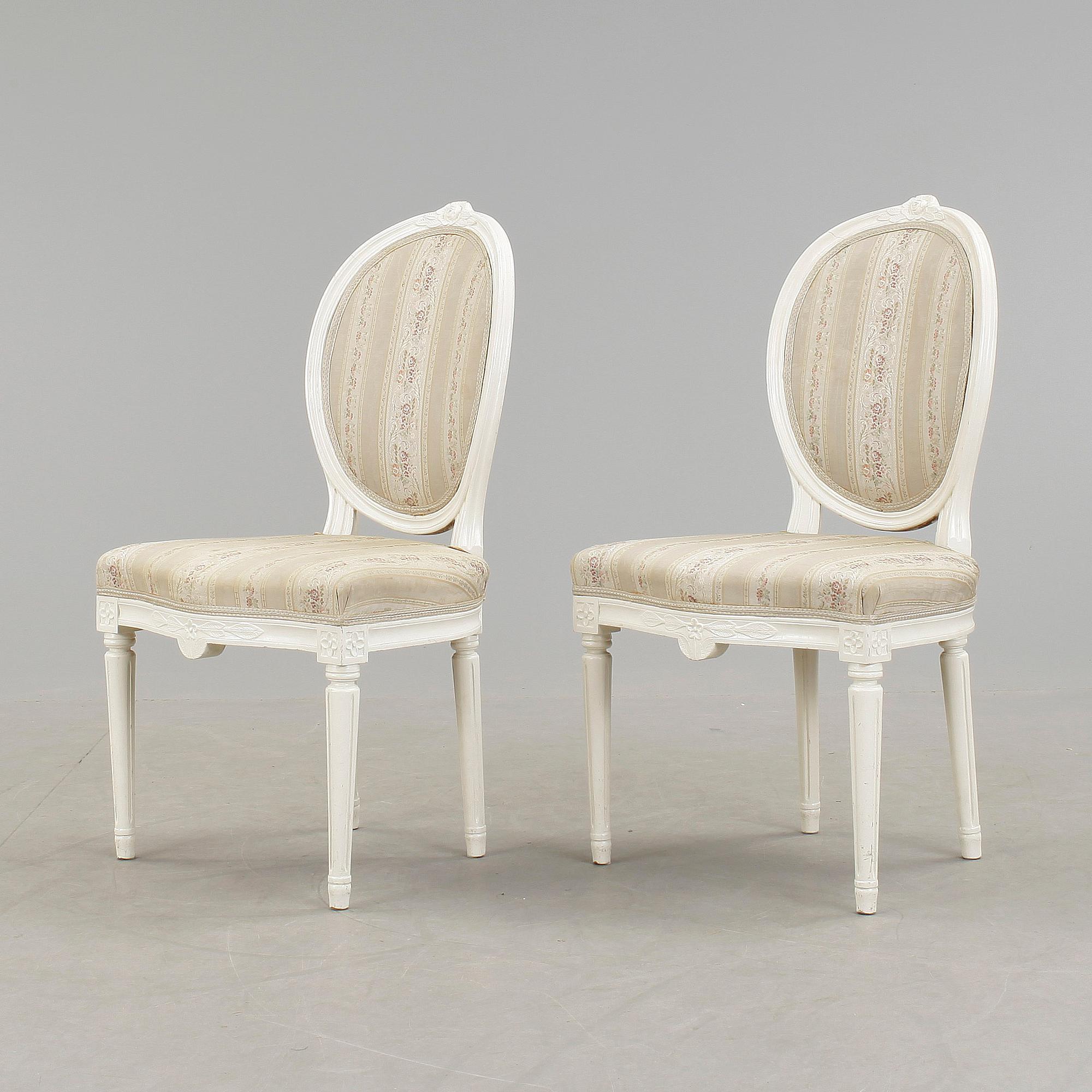 STOLAR, ett par, gustaviansk stil, 1900-talets början.