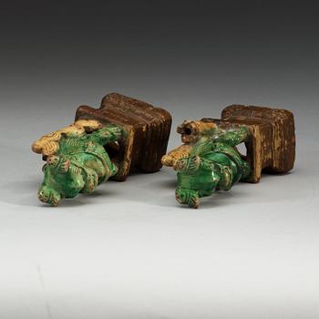 A pair of brown, green and yellow glazed joss stick holders, Qing dynasty (1644-1912).