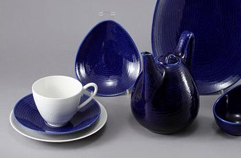 SERVISDELAR, 17 st, flintgods, "Blå Eld", Hertha Bengtsson, 1951-1971.