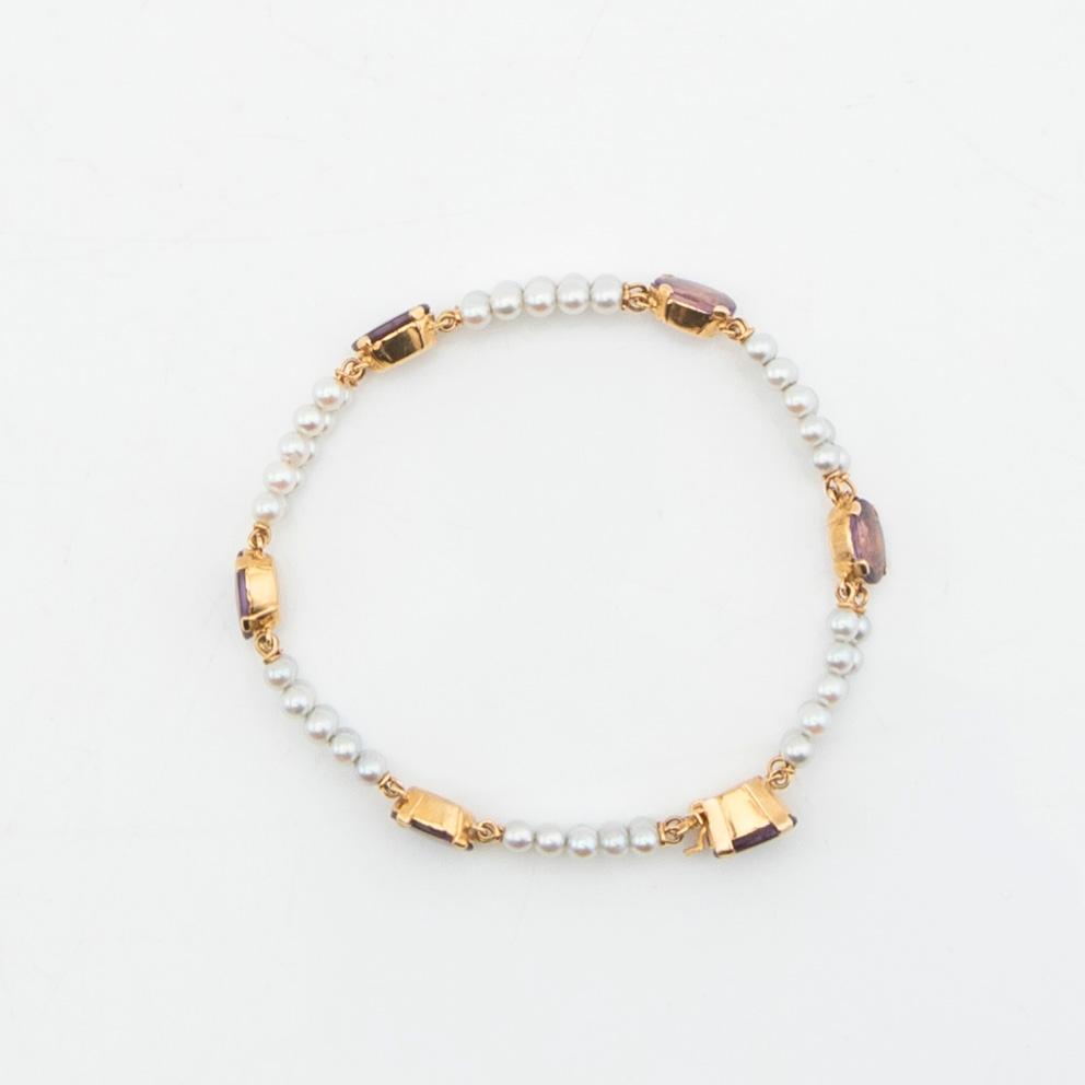 Bracelet, Engelbert, 18K gold with amethysts and pearls.