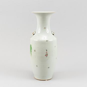 A Chinese vase, 20th Century.
