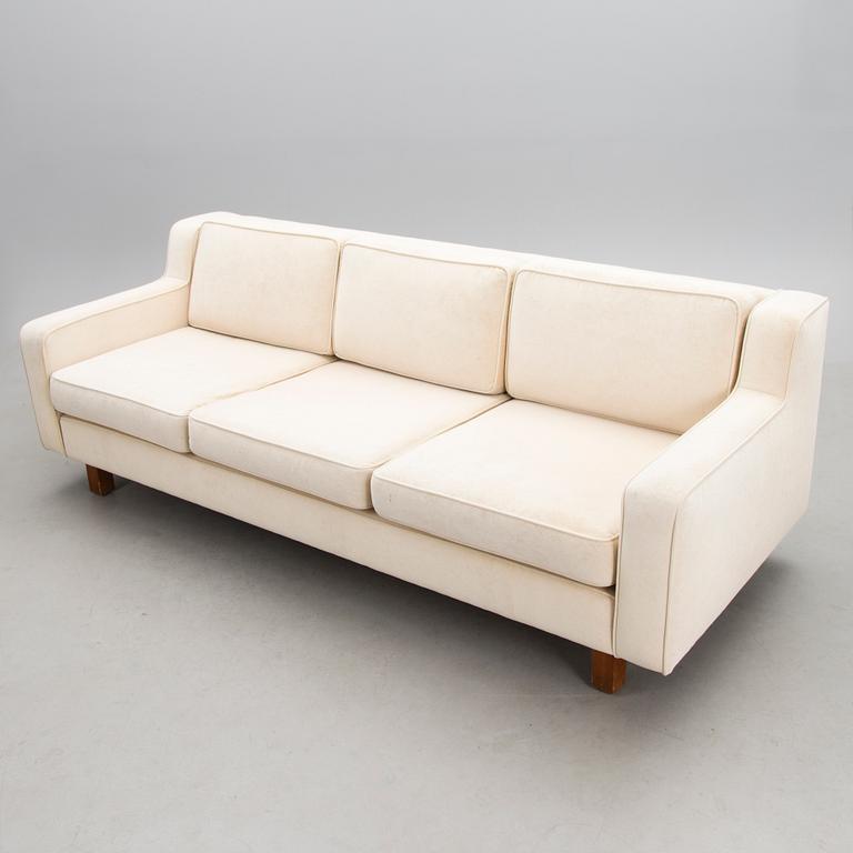 A 1960s 'Manhattan' sofa for HMN Huonekalu Mikko Nupponen, Lahti, Finland.