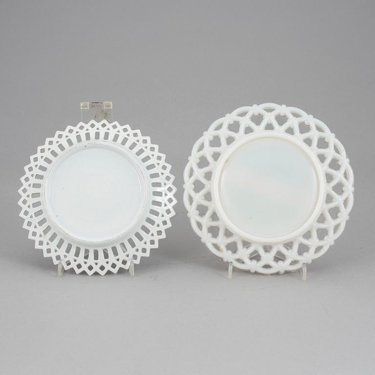 NAUTISKA TALLRIKAR, 2 st, porslin resp glas, tidigt 1900-tal.