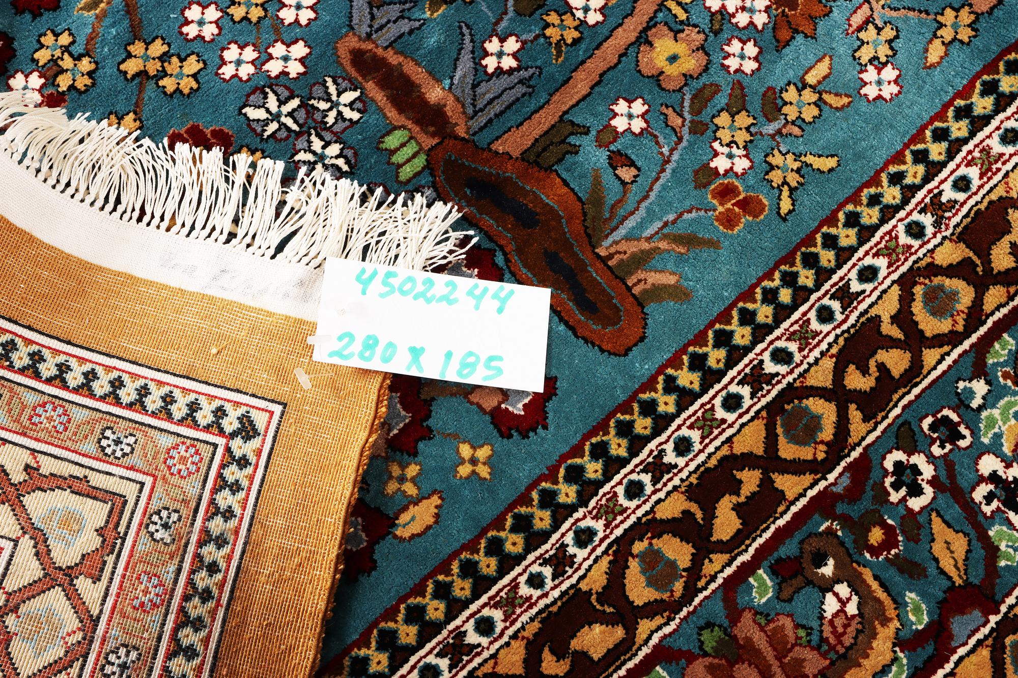 An all silk oriental carpet, a. 280 x 185 cm.