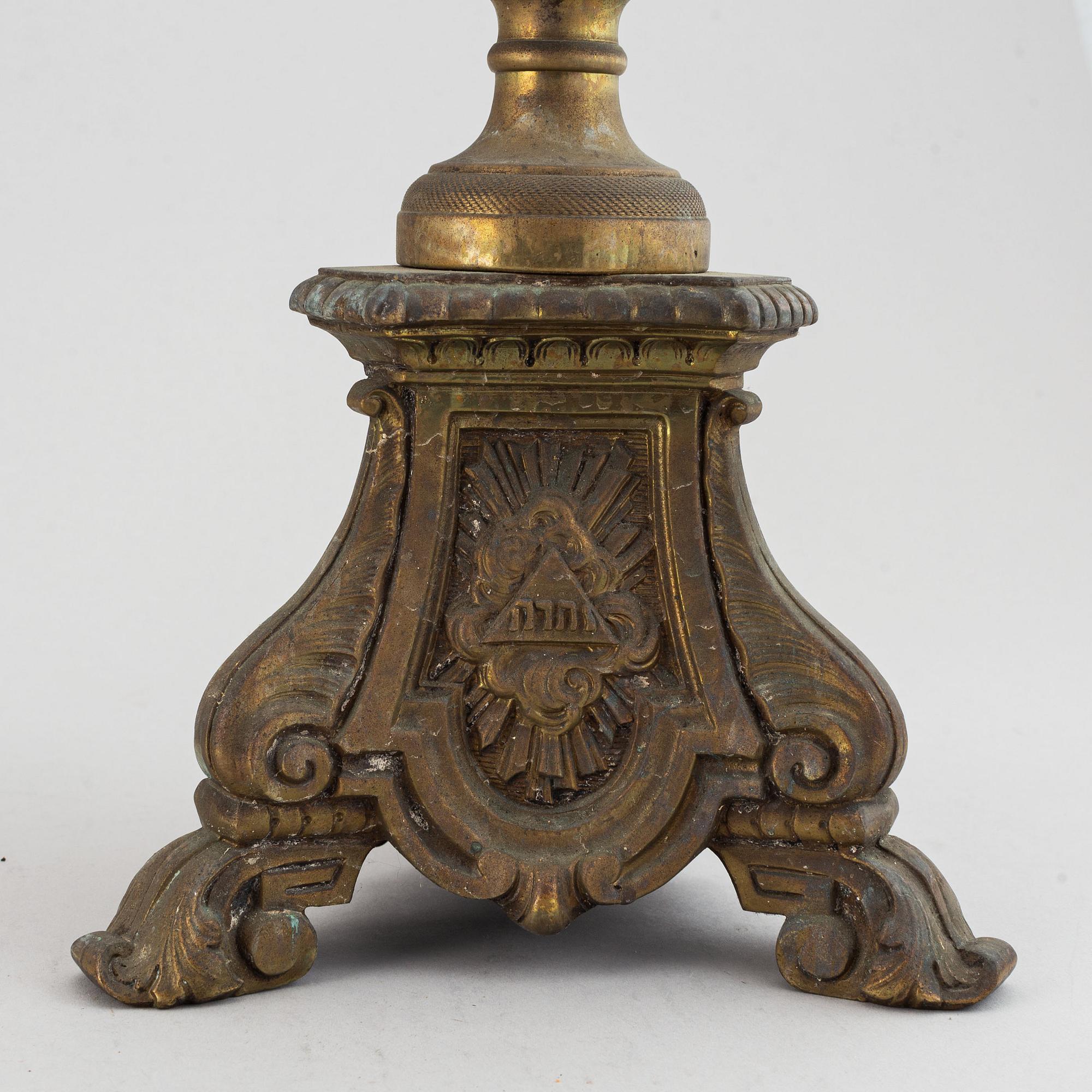 LJUSSTAKAR, ett par, brons, 1700-tal.