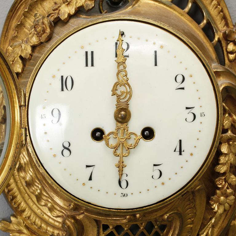 VÄGGPENDYL, Louis XV-stil, omkring 1900.