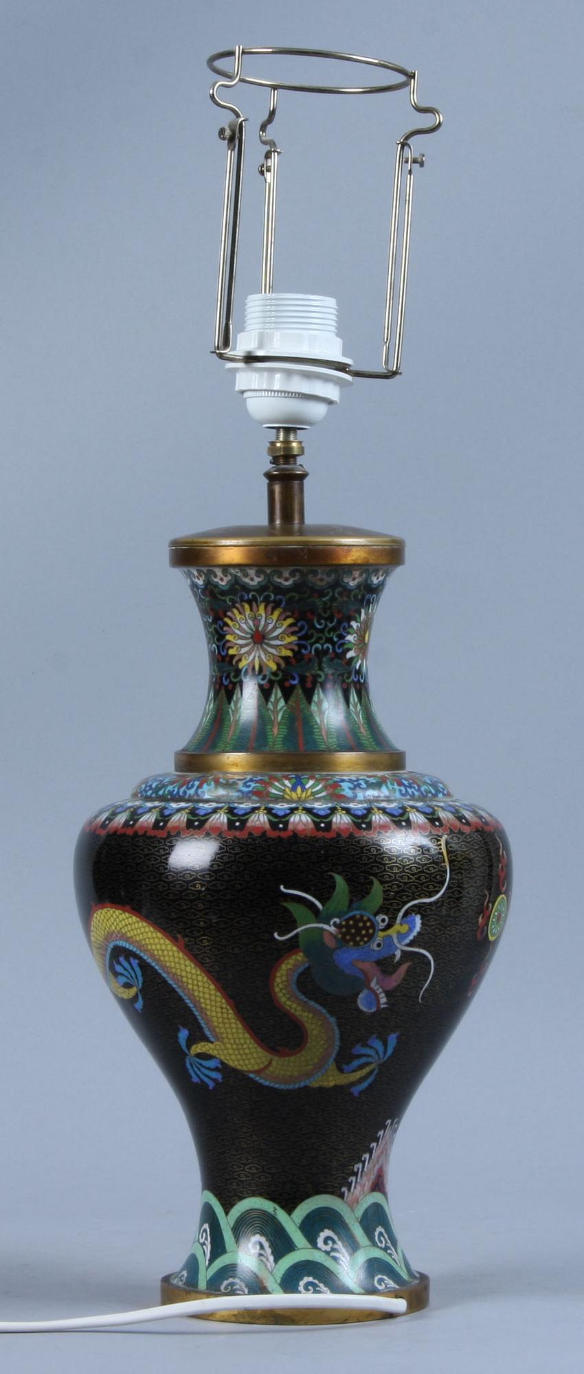 BORDSLAMPA, orientalisk, cloisonne, 1900-talets början.