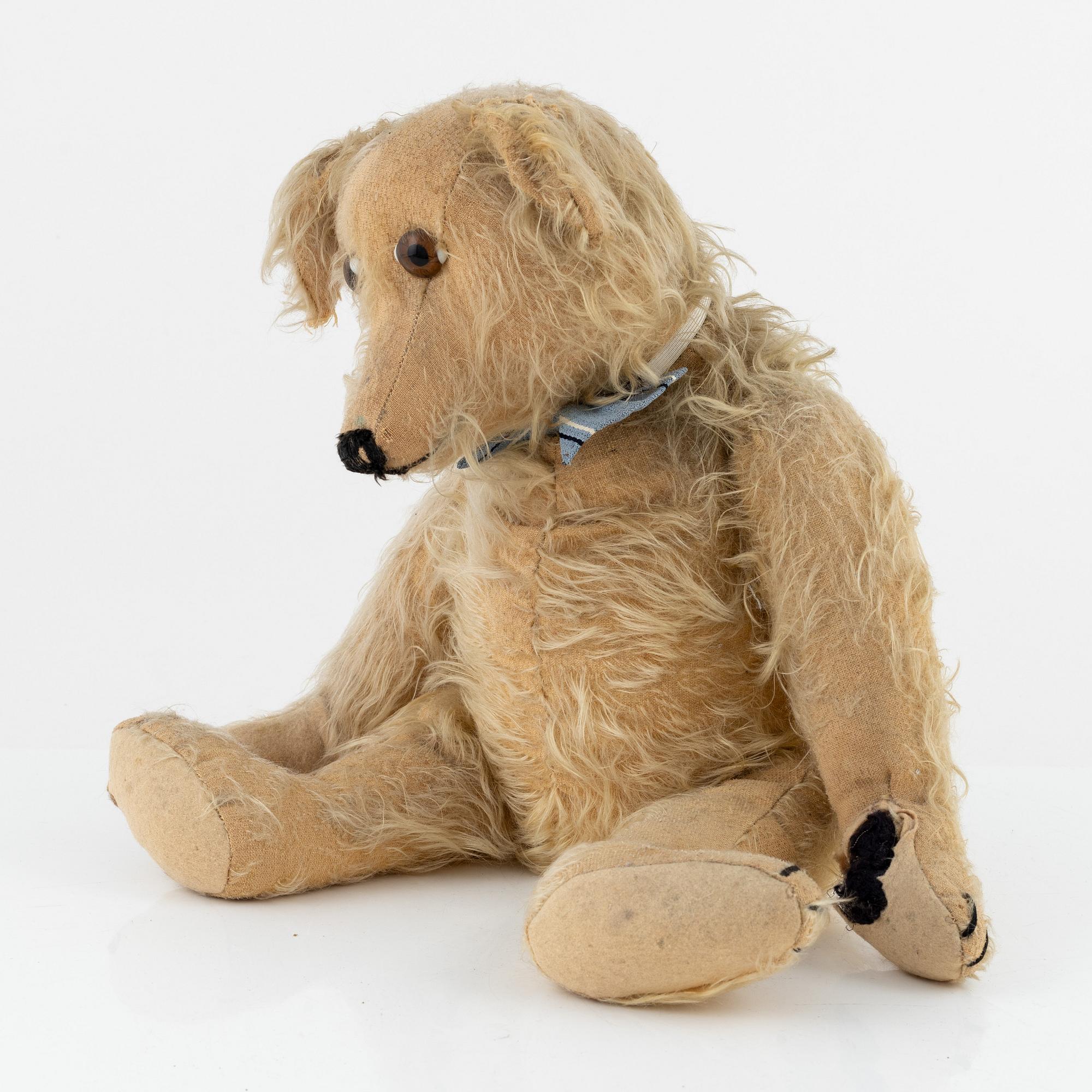 A Steiff teddybear, Germany, first half of the 20th century.