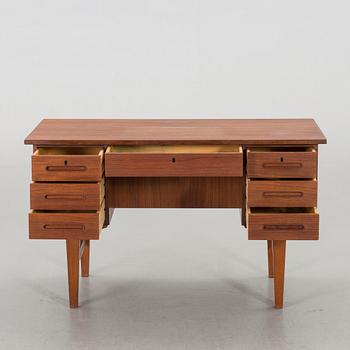 A MID 20TH CENTURY WRITING DESK.