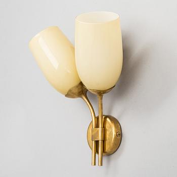 Paavo Tynell, a mid-20th century '9452' wall light for Idman.