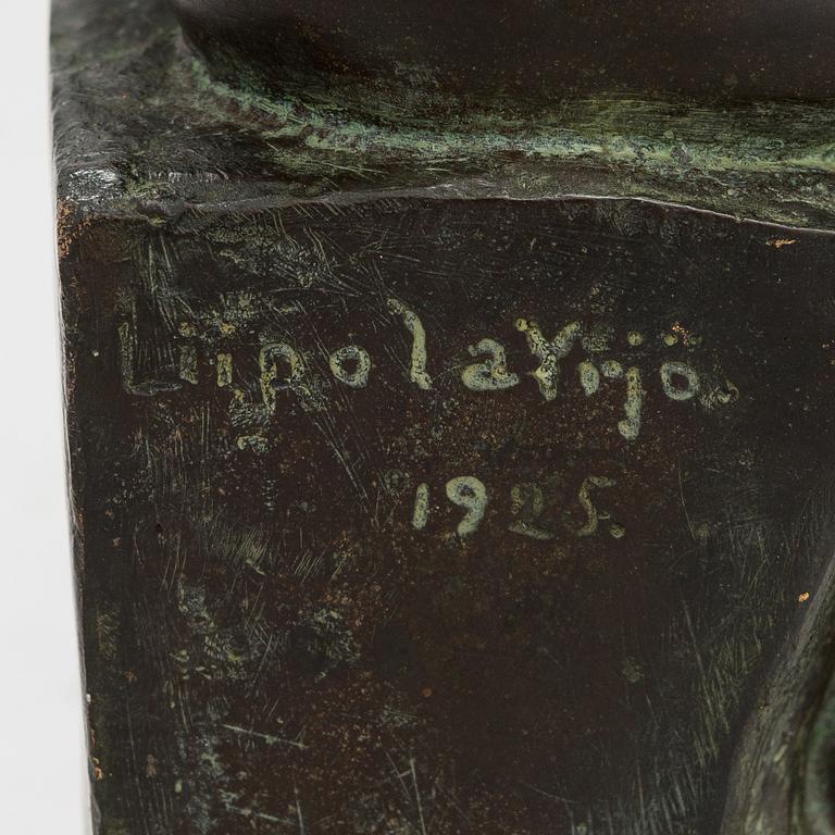 Yrjö Liipola, pronssiveistos, signeerattu ja päivätty 1925.