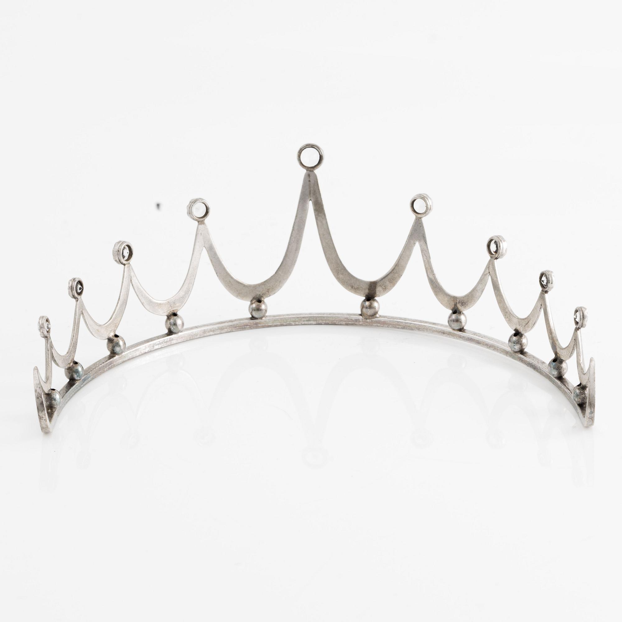 Tiara silver med vita stenar.