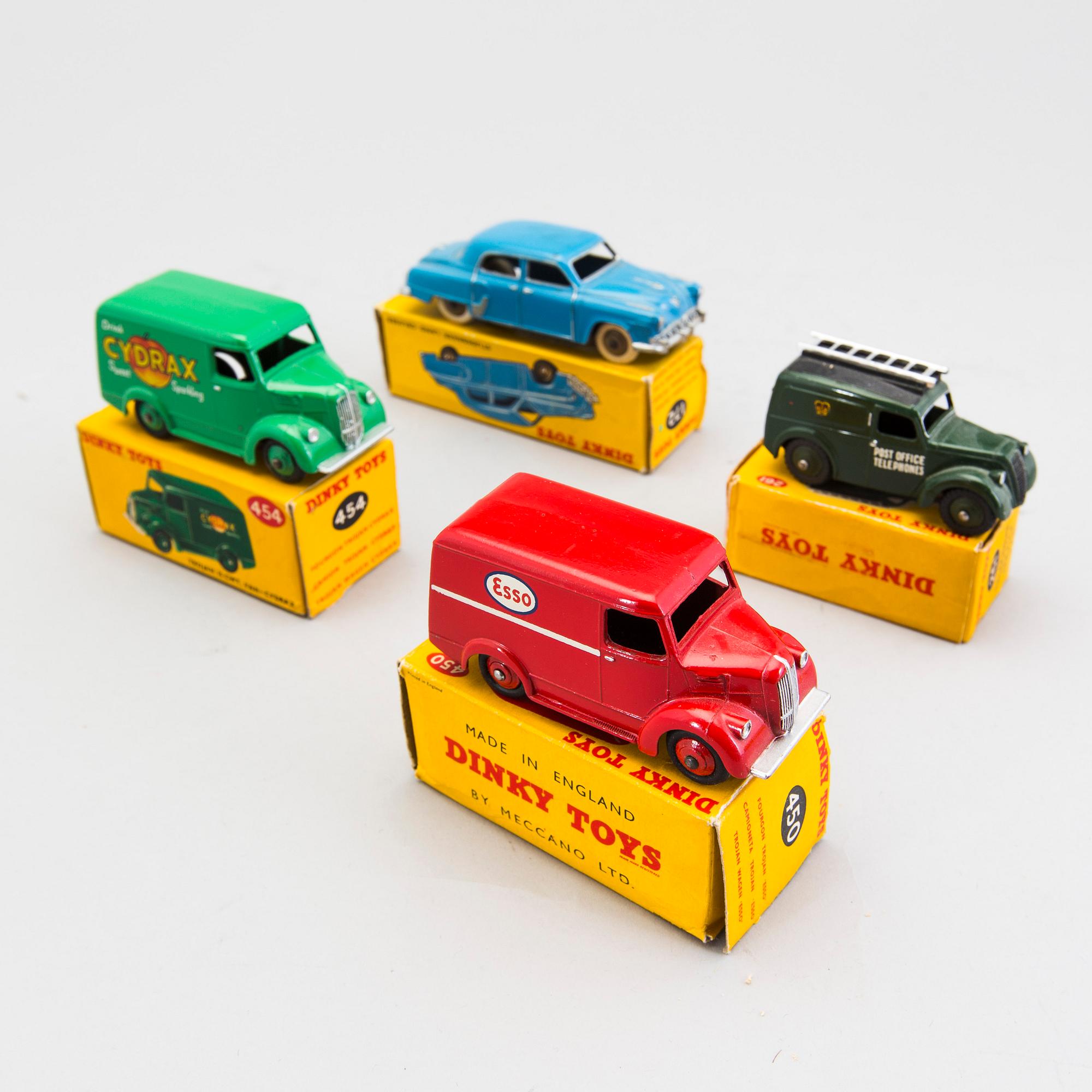 A lot of 8 Dinky Toys cars, England and France, 1950/60s.