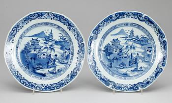 TALLRIKAR, 5 st. Porslin, Qing dynastin, Qianlong (1736-95).