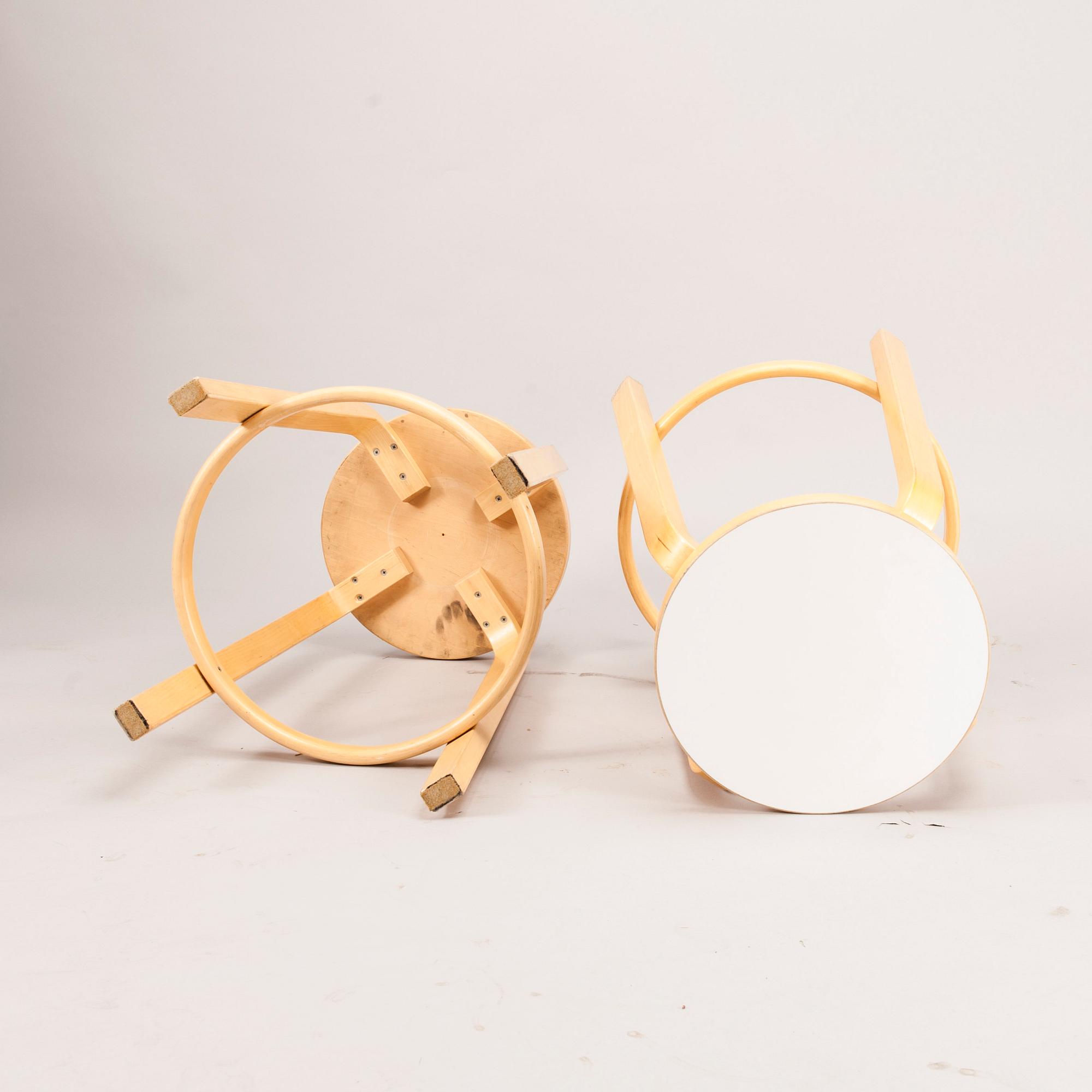 BARSTOLAR, ett par, modell 64, Alvar Aalto, Artek.