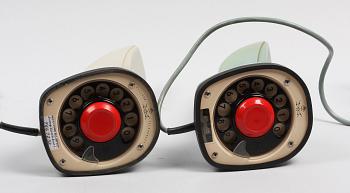 TELEFON. "Ericofonen", s.k. Kobra. Formgiven av Blomberg, Lysell och Thames 1953-1954.