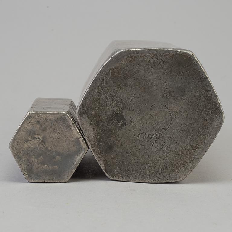 Two German pewter canisters, 18th/19th century.