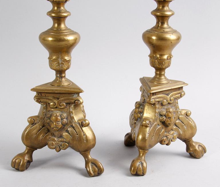 LJUSSTAKAR, ett par, malm, barockstil, 1900-tal.