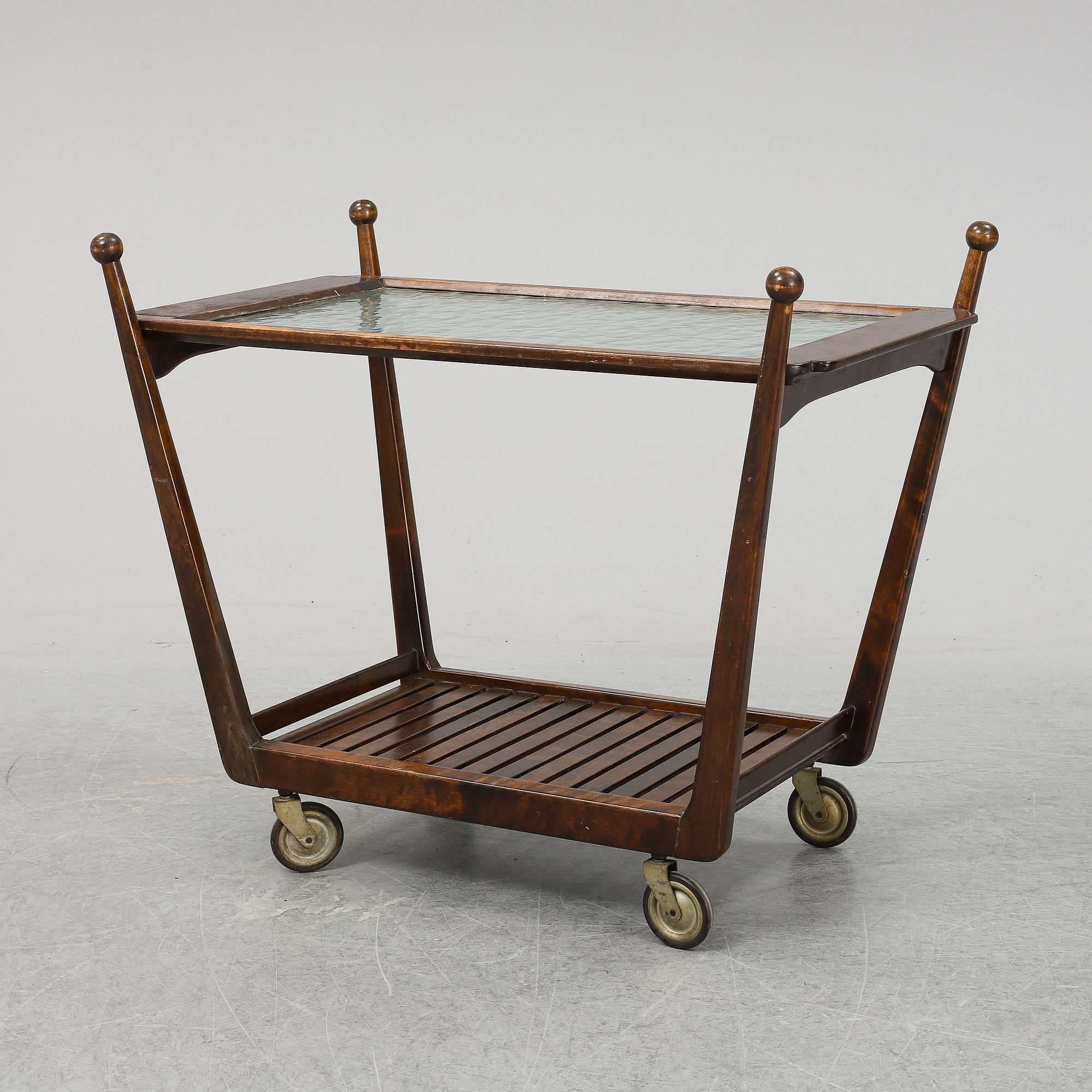 SERVERINGSVAGN, 1900-talets mitt.