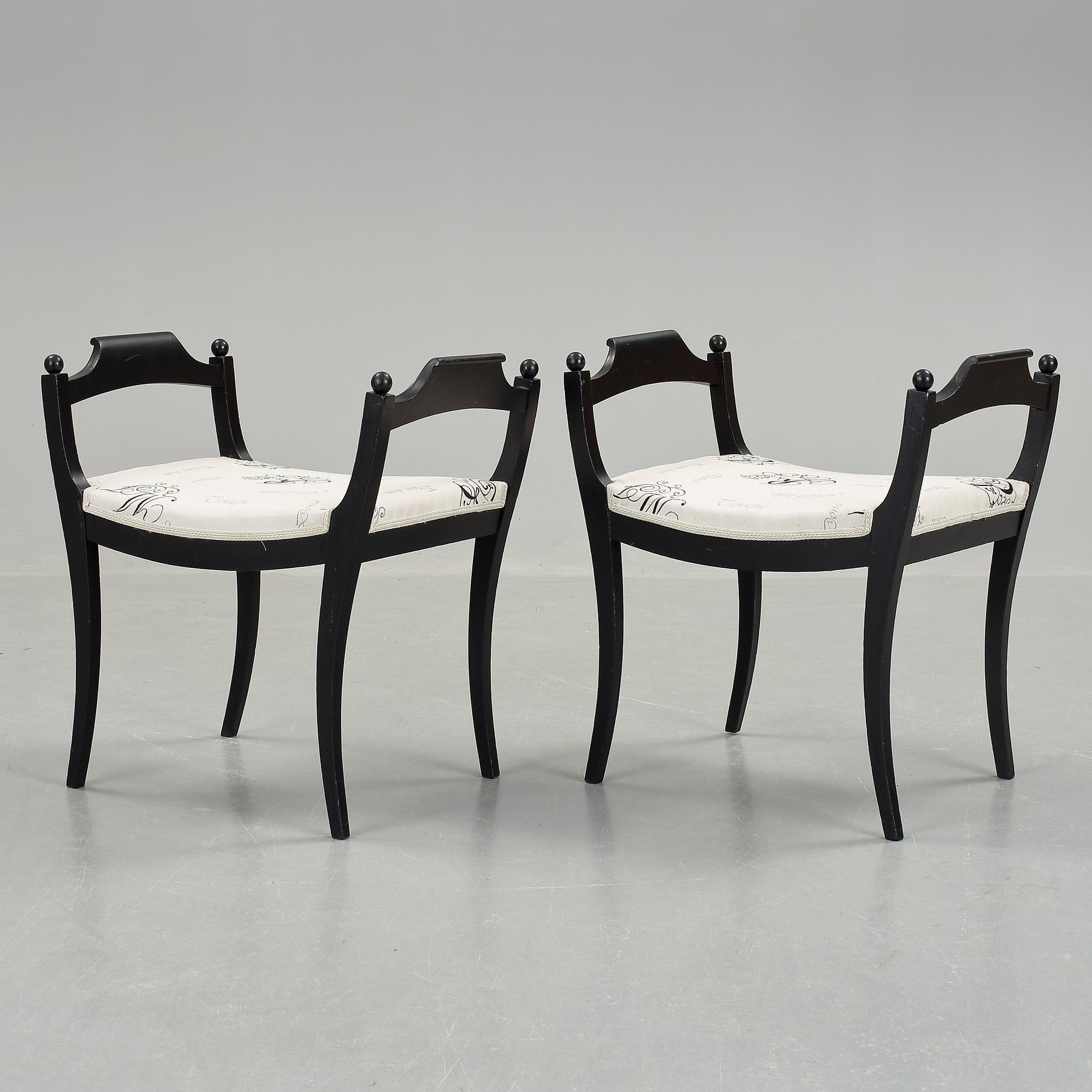 TABURETTER, ett par, Karl-Johan, 1800-talets mitt.