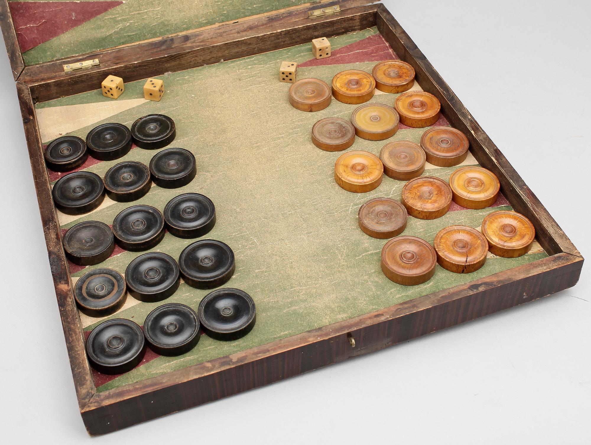 SCHACK- och BACKGAMMONSPEL, trä, troligen Tyskland, tidigt 1900-tal.