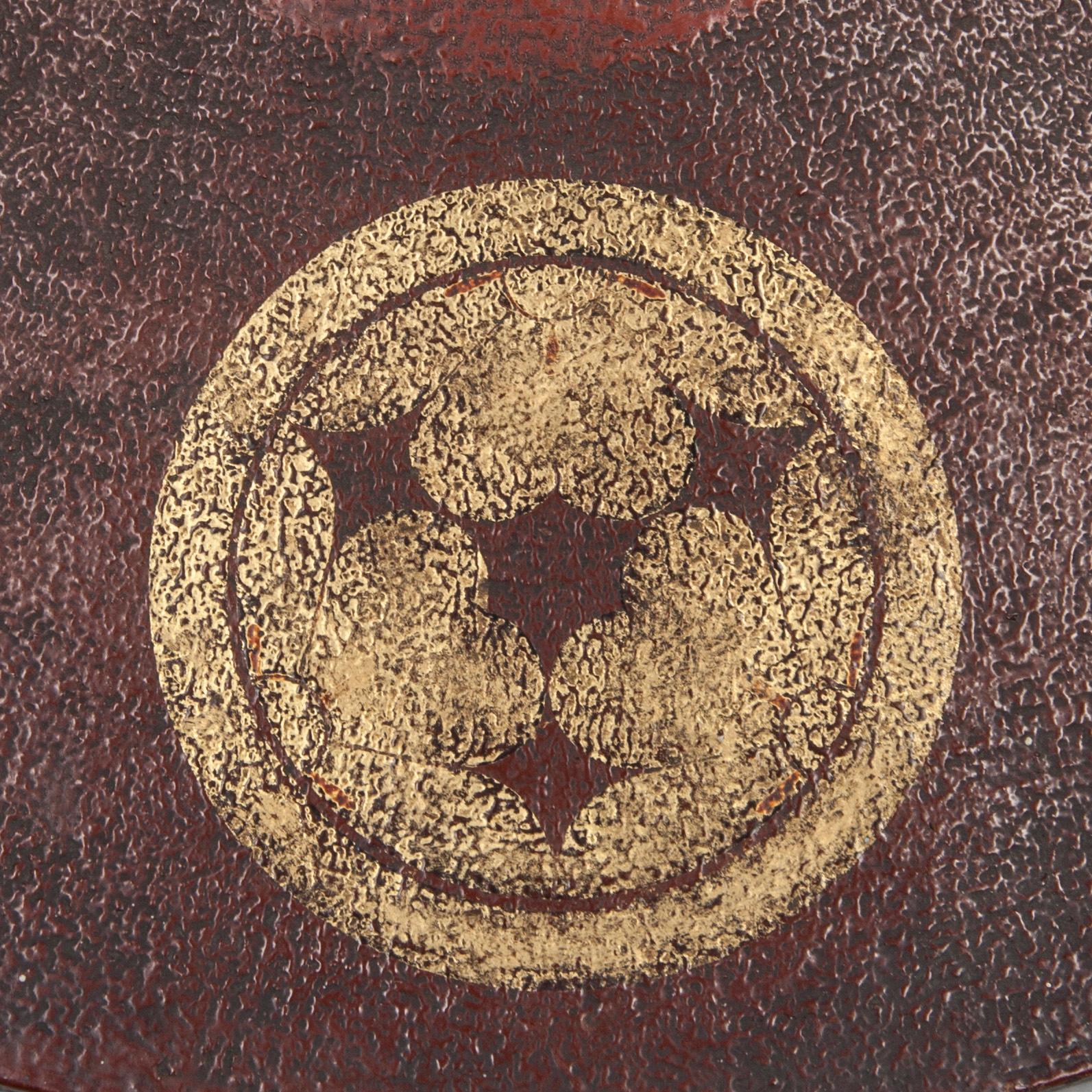 HJÄLM, "Jinghasa", lackat trä. Japan 1800-talets början.