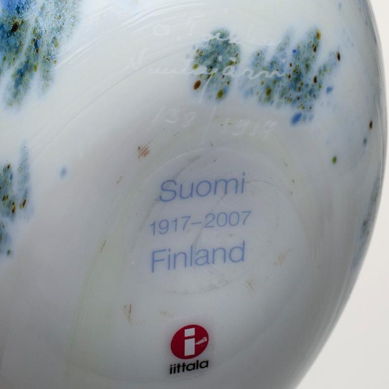 FIGURIN, glas, signerad O. Toikka, Nuutajärvi.