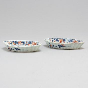 A pair of imari spoon trays, Qing dynasty, 18th century.