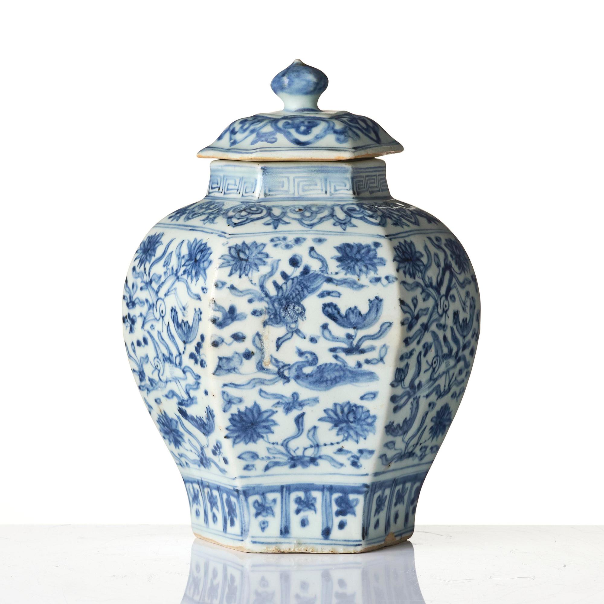 A blue and white faceted 'lotus and birds' jar with cover, Ming dynasty (1368-1644).