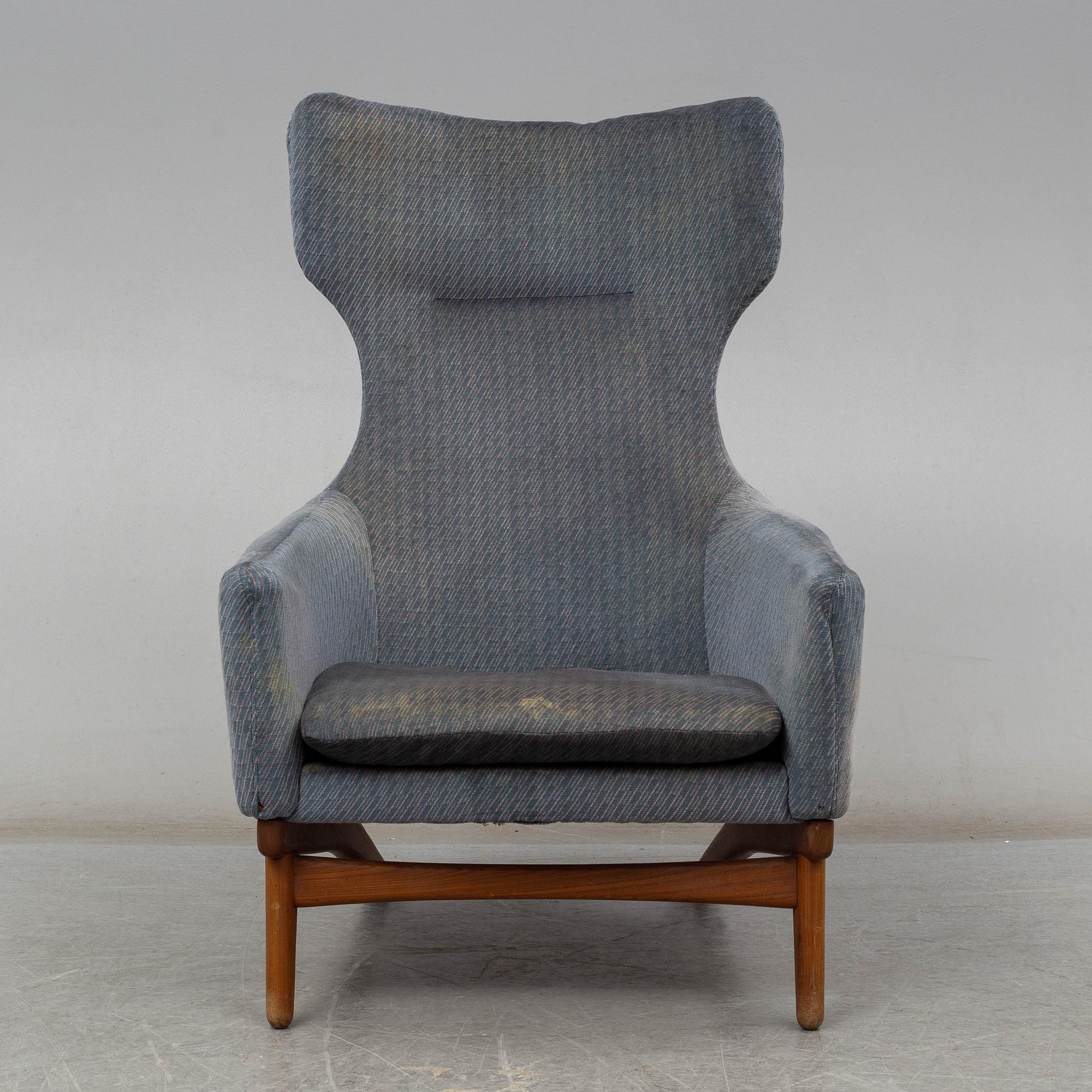 POUL VOLTHER, a 'Korall 110/4' easy cahir from Gemla Fabrikar AB, Diö.