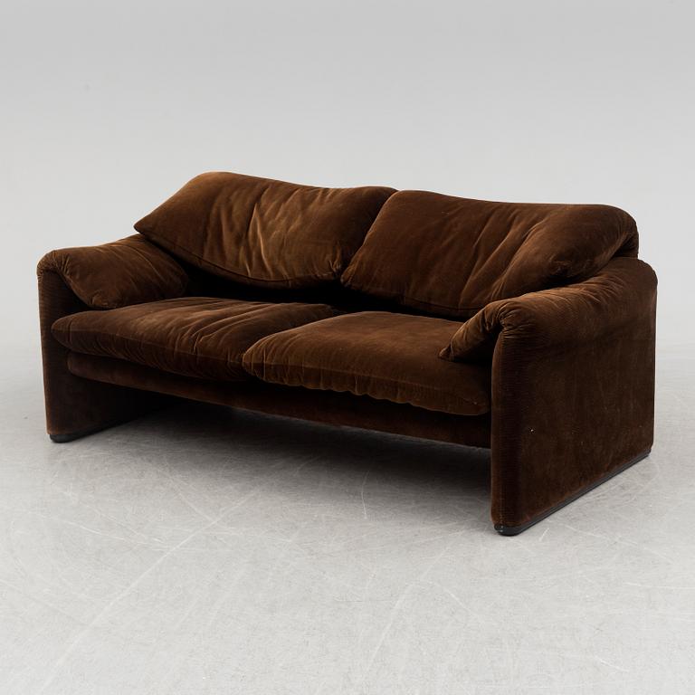 A second half of the 20th century 'Maralunga' sofa my Vico Magistretti for Cassina, Italy.